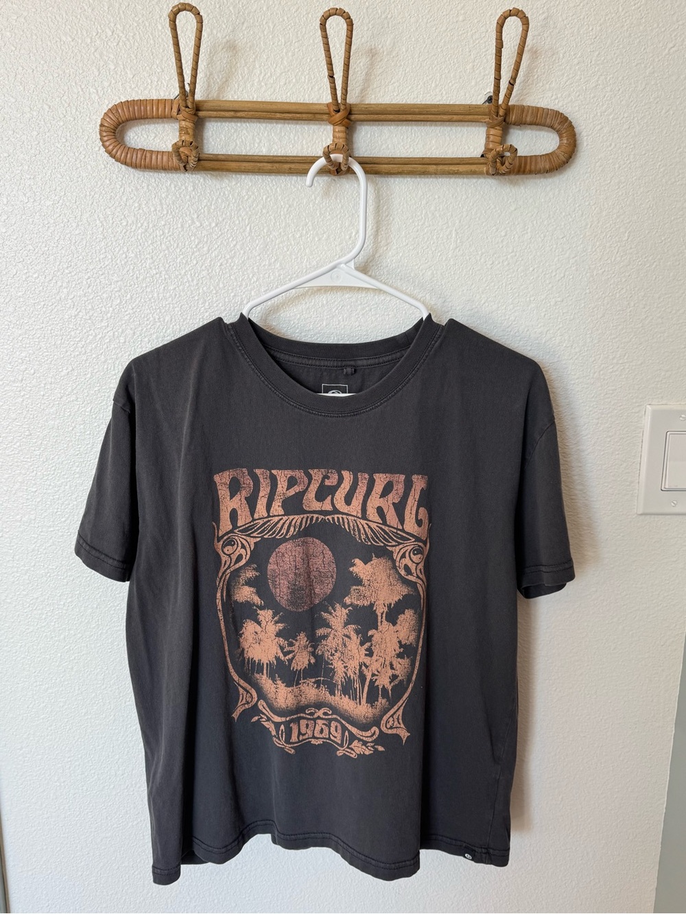 T-shirt Hanging